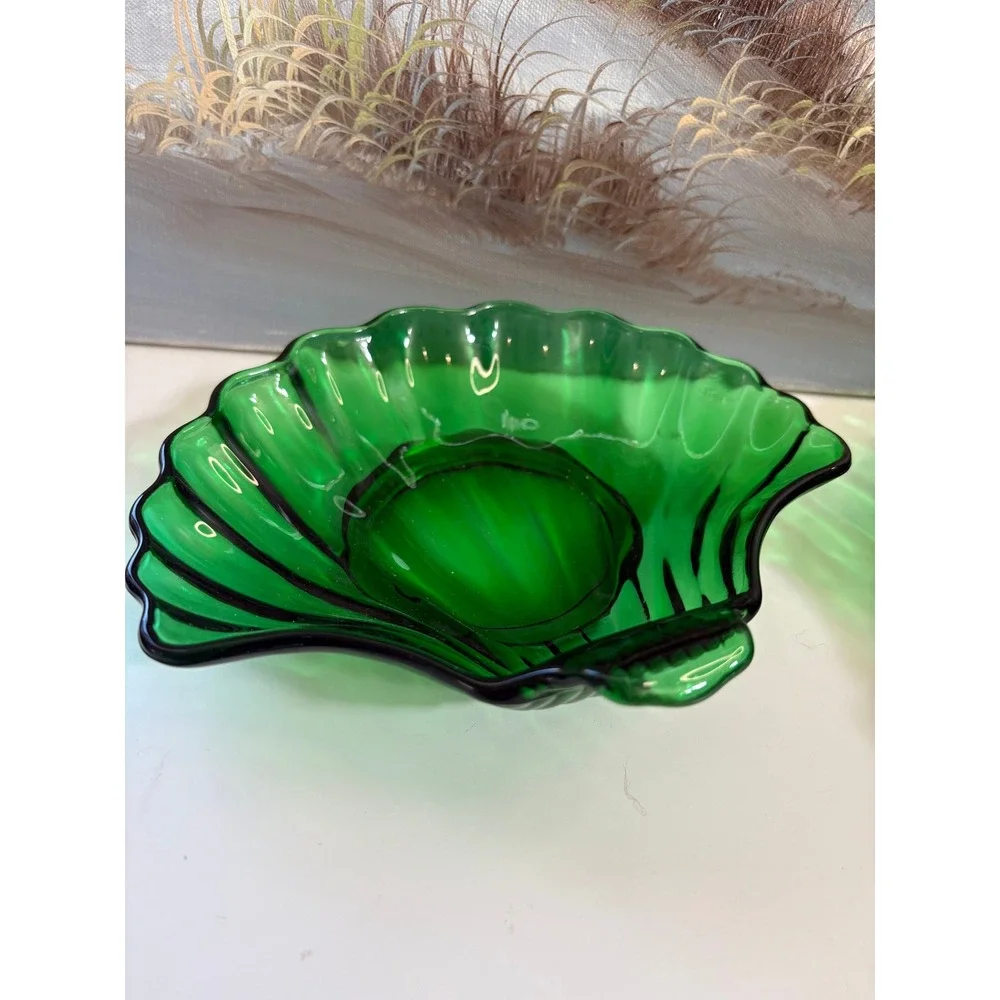 Vintage Emerald Green Glass Seashell Bowls Scalloped Clam‎ Shell Dish Set of 2